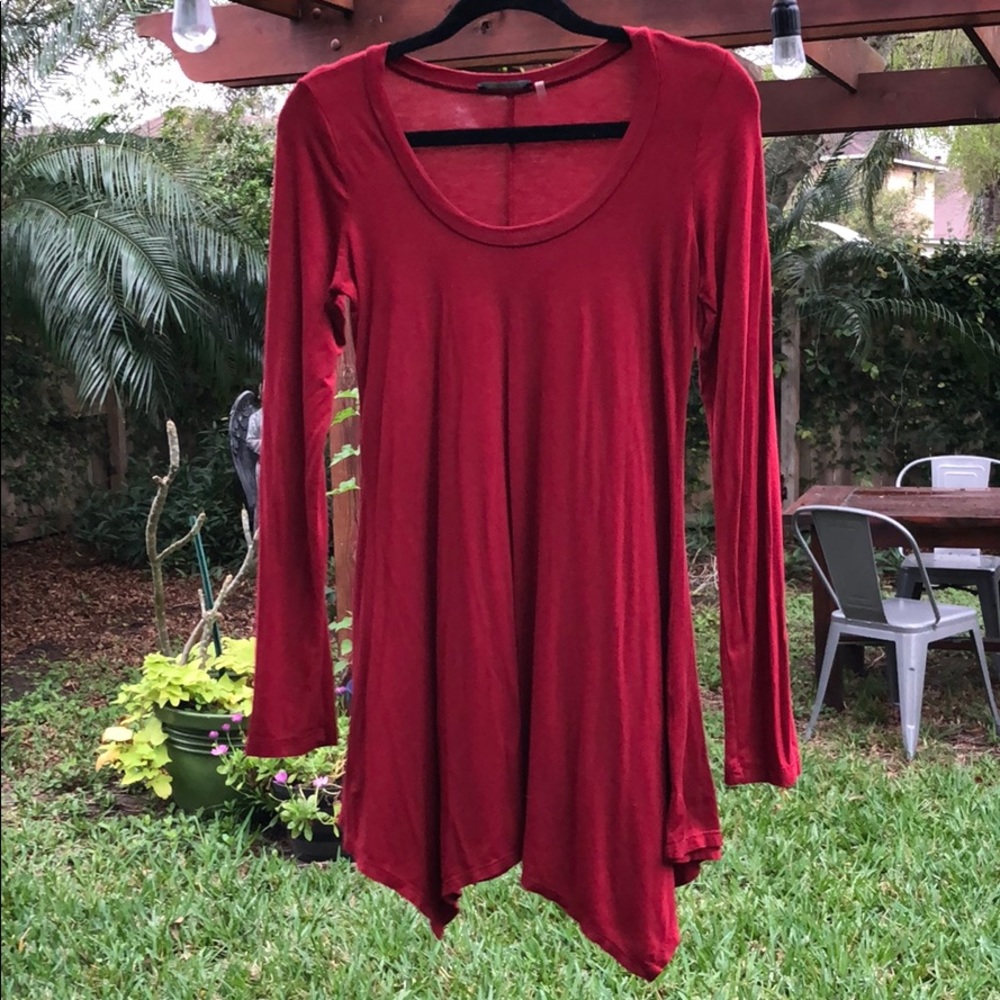 Fit And flare deep red top!